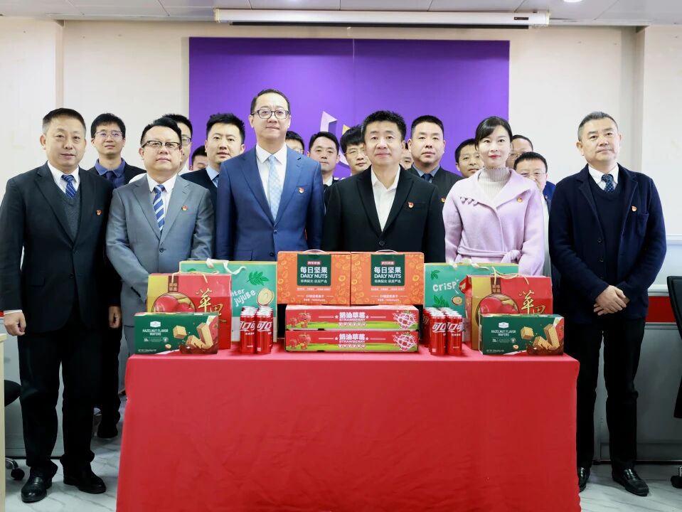 新海航金鹿公务开展2026年元旦航班迎送及慰问活动